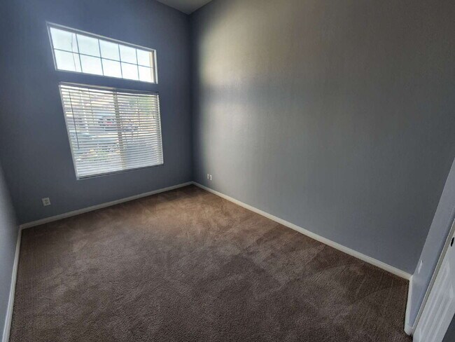 Building Photo - "Charming 3-Bed Oasis with 2 Full Baths in North Las Vegas – 1305 Sq Ft of Comfort!"