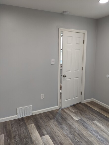 Back Bedroom - 310 Semple St