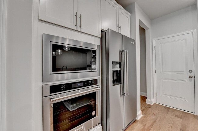 Building Photo - 204 Holsten Ln