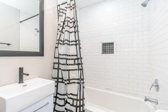 Full Bath 1 - 1628 S 4th St