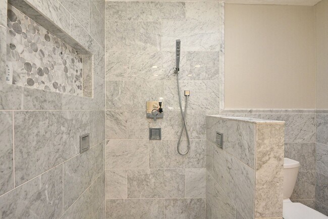 Building Photo - 621 Landings Pl