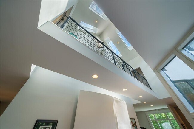 Building Photo - 114 Lindbergh Drive NE