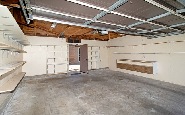 Building Photo - Newly Renovated 4 Bedroom In Oceanside!