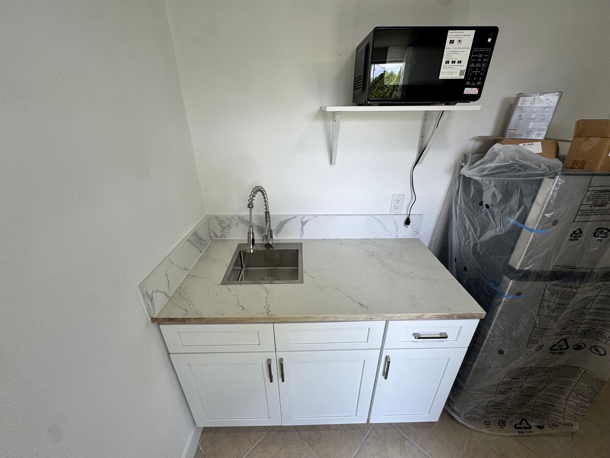 Building Photo - 1721 Manor Dr