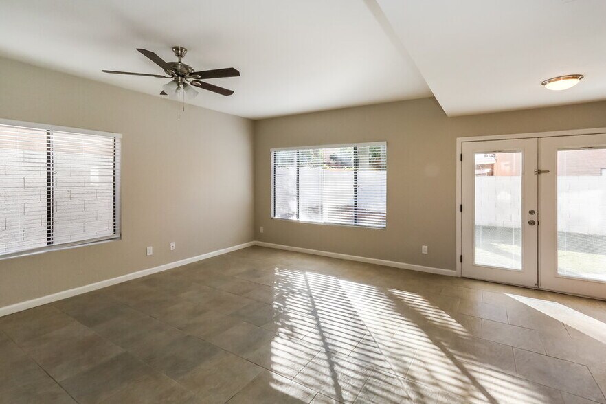 Building Photo - 4533 E Annette Dr