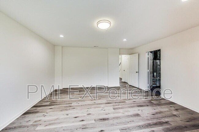 Building Photo - 9010 Hardesty Dr