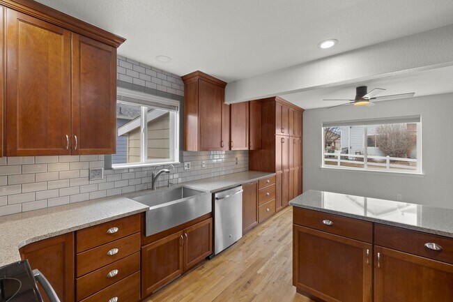 Building Photo - Move-In Ready 4 Bed, 3.5 Bath Home in Prime Loveland Location!