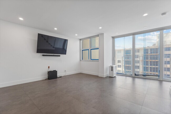 Building Photo - 111 Briny Ave