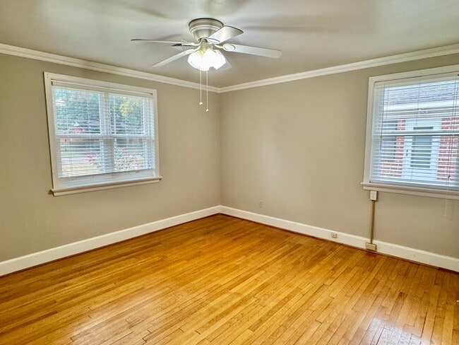 Building Photo - Charming 3 Bedroom / 1 Bath Home with Orig...