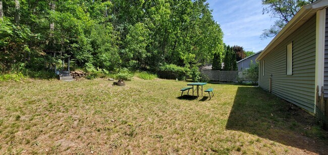 Building Photo - Monthly Furnished Rental, Dog-Friendly, Utilities Included