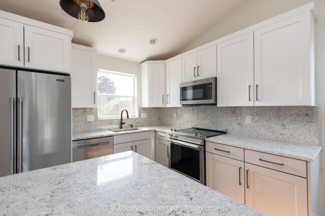 Building Photo - Remodel SW Redmond Home