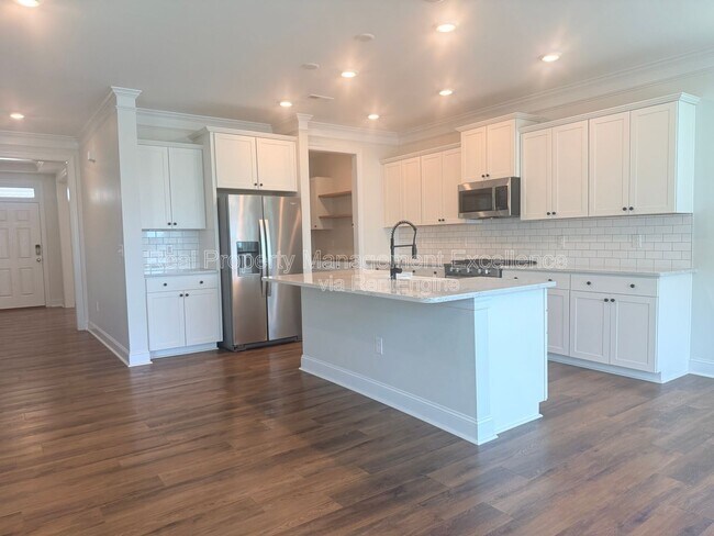 Building Photo - 16 Clear Creek Cir