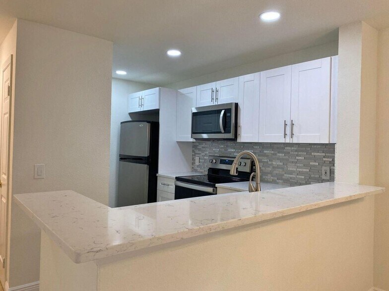 Building Photo - 1885 Palm Cove Blvd