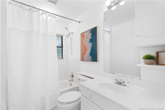 Building Photo - 1229 SW Dyer Point Rd