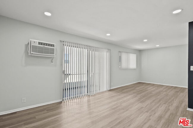 Building Photo - 15286 Sutton St