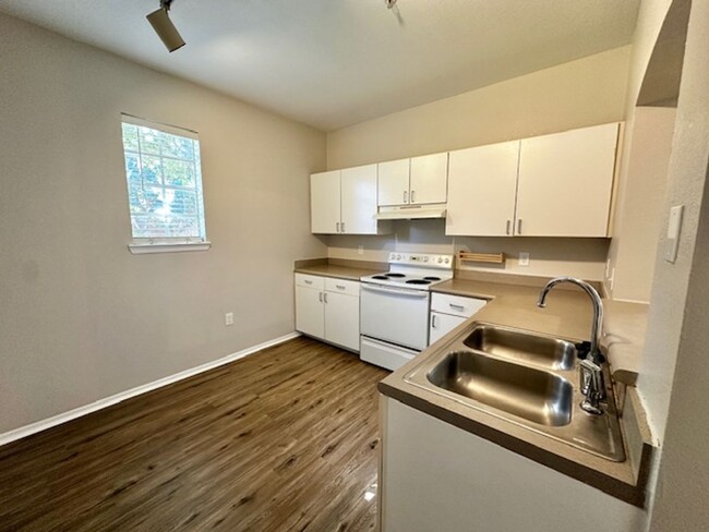 Building Photo - Lake Mary - 1 Bedroom, 1 Bathroom – $1,495.00