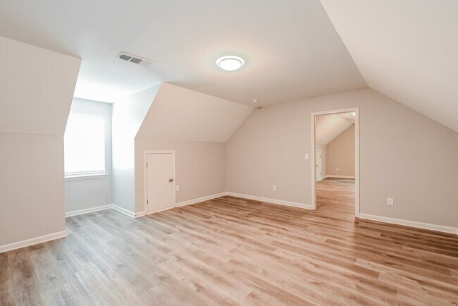 Building Photo - 6662 Wildwood Ct