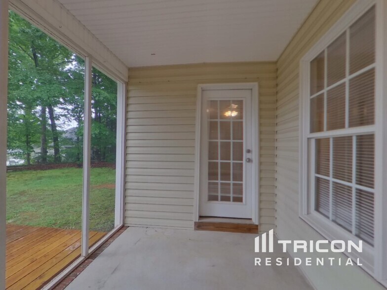 Building Photo - 1527 Seejay Ct