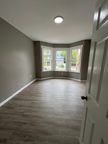 Building Photo - 169 Claremont Ave