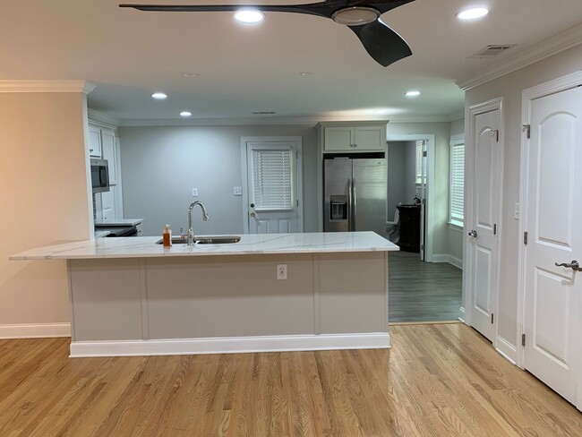 Building Photo - Totally Updated Home on Oak Bowery