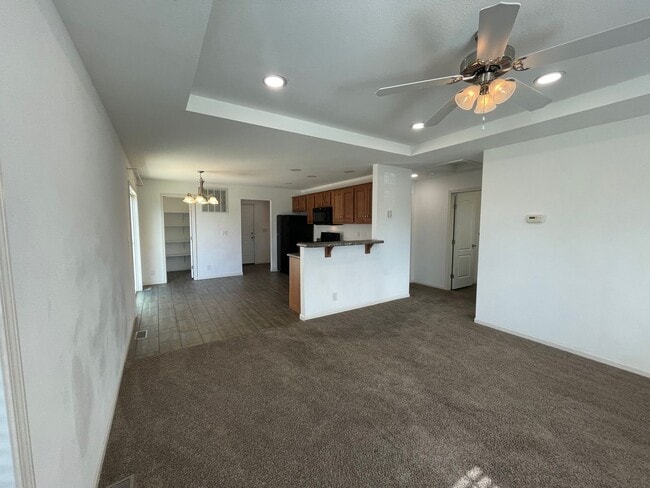Building Photo - PRICE REDUCED + $1000 OFF FIRST MONTHS RENT = A DEAL YOU CAN'T PASS UP!