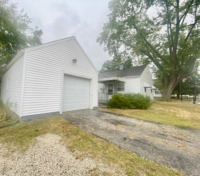 Building Photo - 212 Hilbish Ave