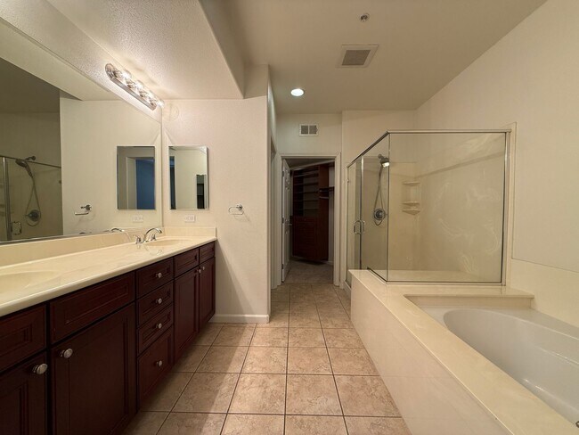 Building Photo - Modern 3 Bedroom 2 Bathroom Condo at the Monte Vista in Downtown San Jose