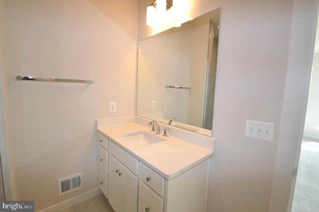 Building Photo - 43795 Middleway Ter