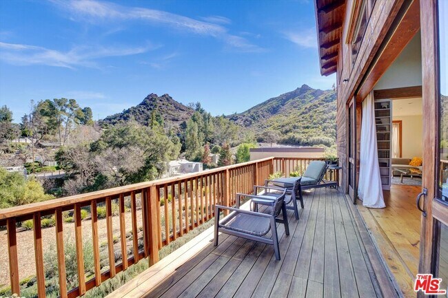 Building Photo - 1850 Olivera Dr