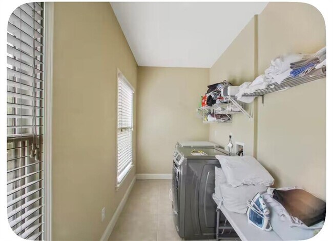Building Photo - 1030 Whitfield Ct