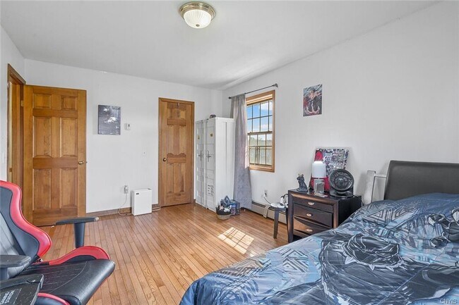 Building Photo - 199 Academy St