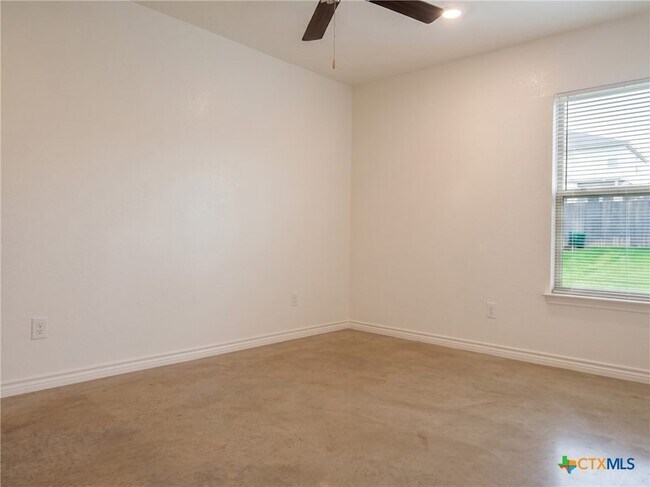 Building Photo - 514 Lost Trl