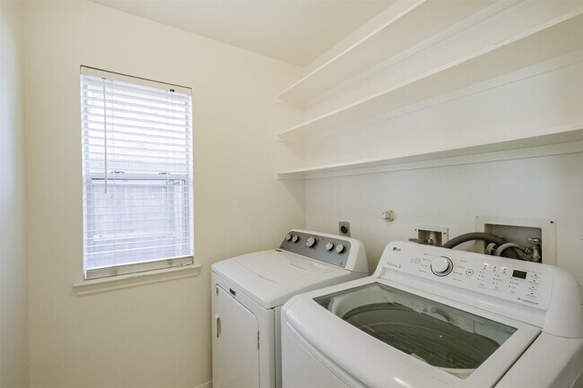Building Photo - 1714 Bumelia Ct
