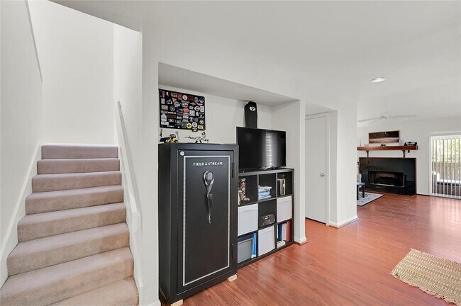 Building Photo - 11528 Riverview Dr