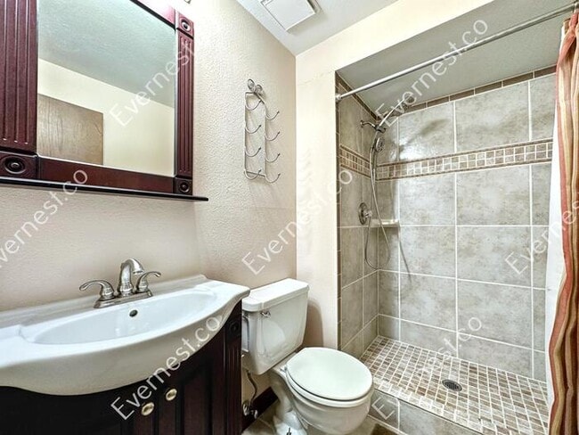 Building Photo - Charming 4-Bedroom Home with Spacious Layo...