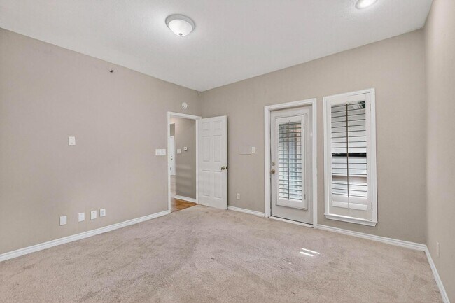 Building Photo - 3105 San Jacinto St