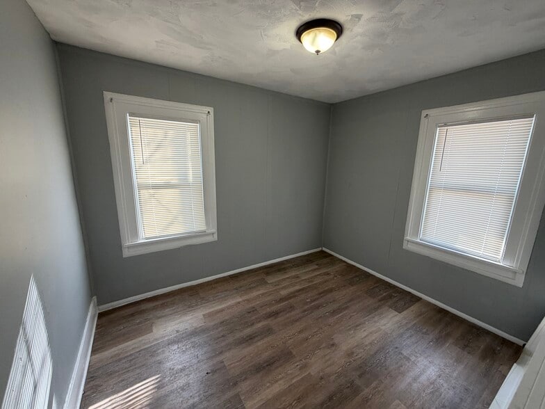 Building Photo - 2029 Cartier St