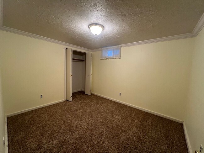 Building Photo - Spacious Family Home in Highland High School Area – Pocatello, ID!