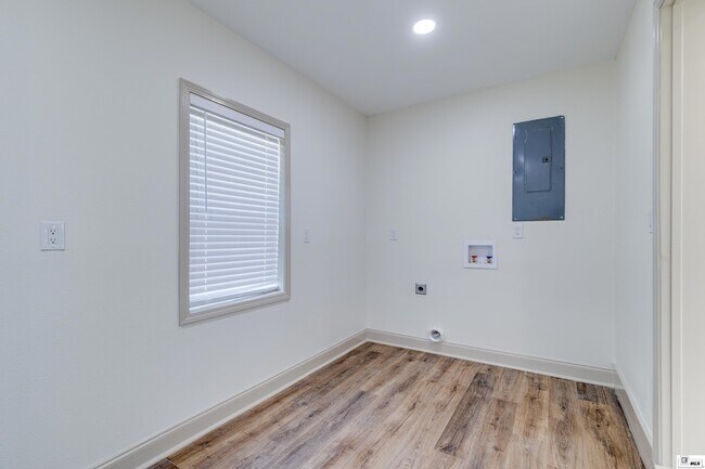 Building Photo - 281 Williams Rd