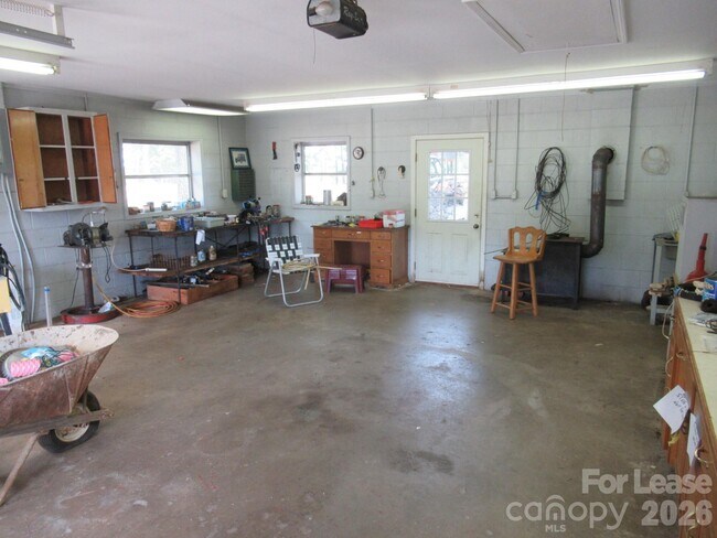 Building Photo - 1357 Beal Rd