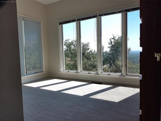 Building Photo - 525 Northwood Hills Dr