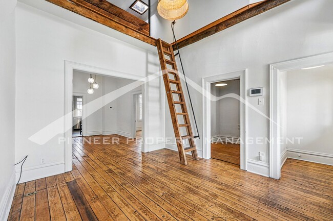 Building Photo - 3415 Arapahoe St