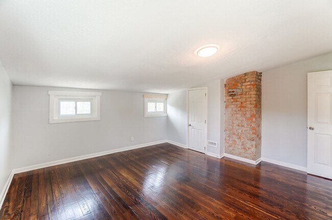 Building Photo - Spacious Four Bedroom in Cincinnati!