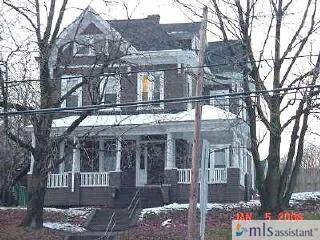 Primary Photo - 273-275 Main St