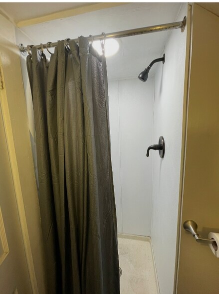 Building Photo - 307 N Main St