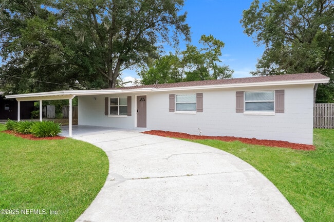 Building Photo - 583 Madeira Dr