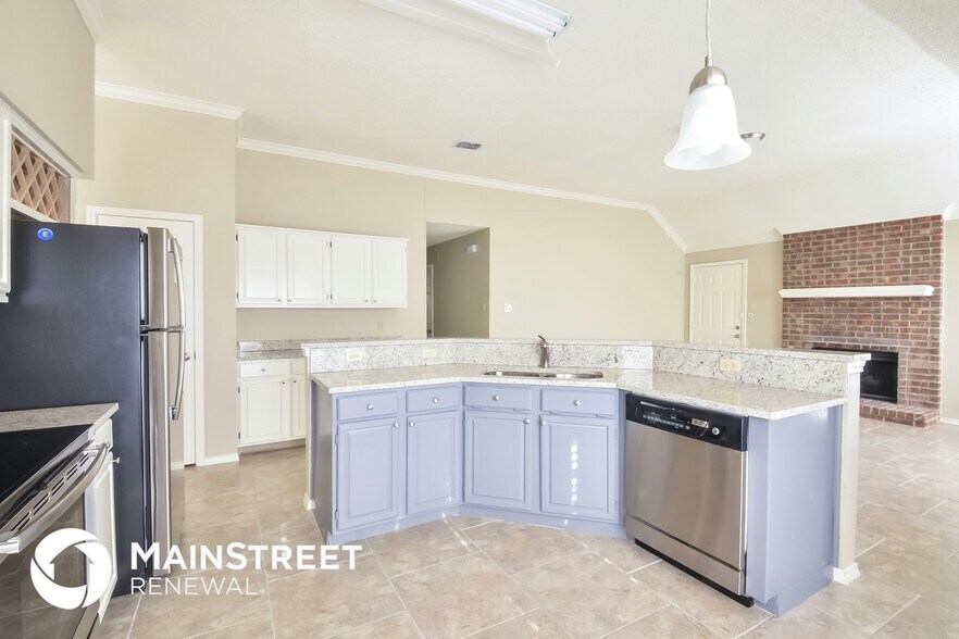 Building Photo - 10743 Mustang Ridge