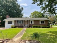 Building Photo - Fabulous Renovated Home Available Now!