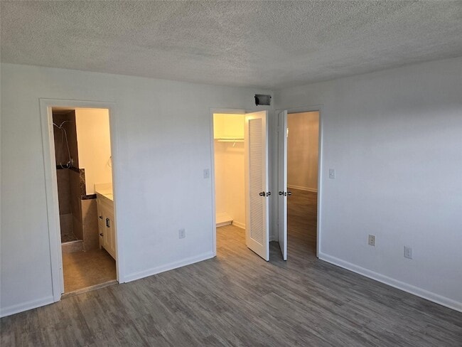 Building Photo - 8225 Sunrise Lakes Blvd