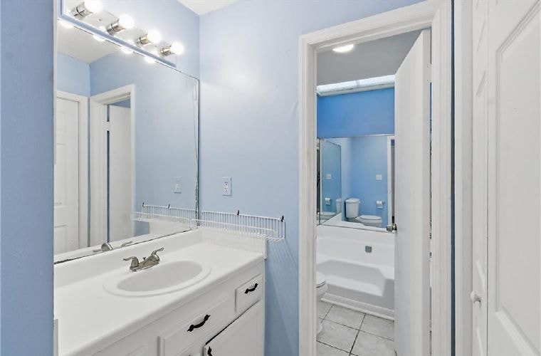 Building Photo - Room in Townhome on Glynn Oaks Dr